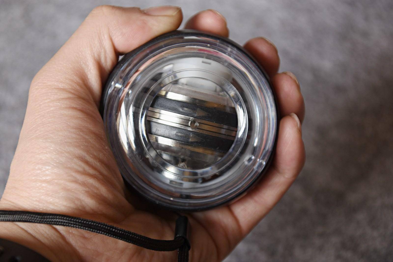 搬砖累了活动一下筋骨,搬砖别忘了运动