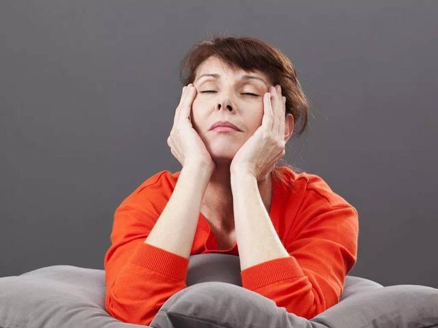 女人绝经后几年会变老卵巢有斑点,女人绝经以后就一定显得苍老吗