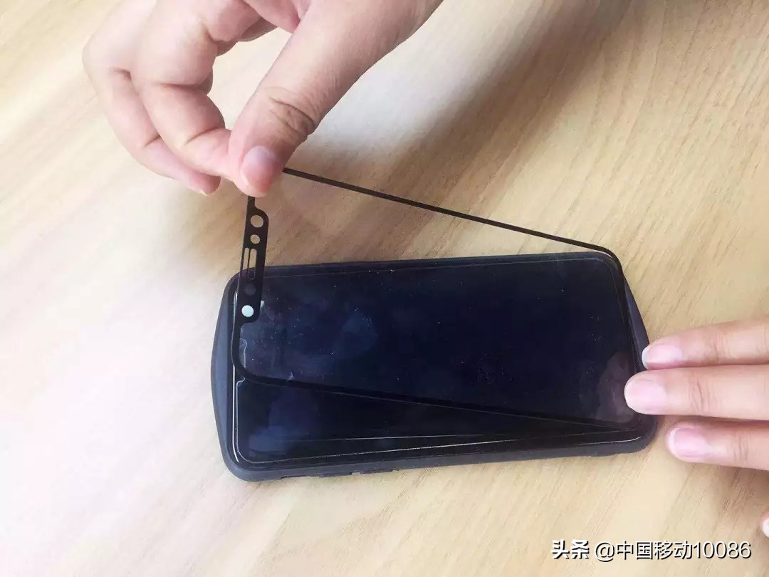 手机要不要贴膜不贴膜有什么危害,手机到底要不要贴膜和戴壳