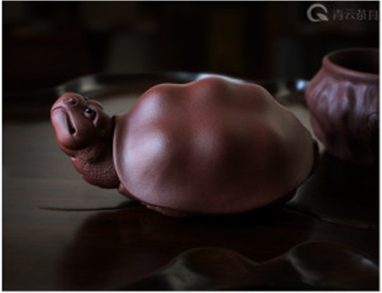 小小的茶宠：茶盘之上，茶汤润之，活灵活现，寓意吉祥，赏心悦目