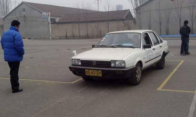 科二倒车入库需要记住的方法技巧,科二倒车入库最简单的方法讲解