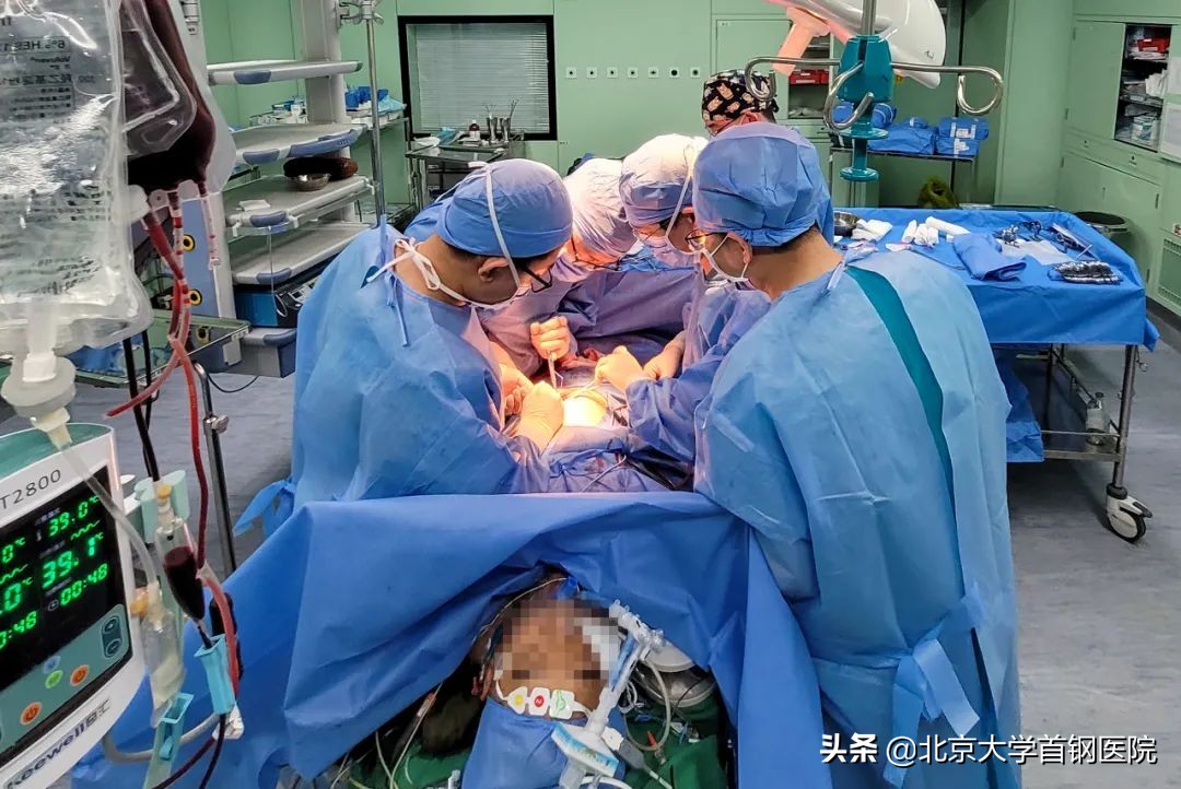 多学科联合手术救治患者,多学科医生协作救治