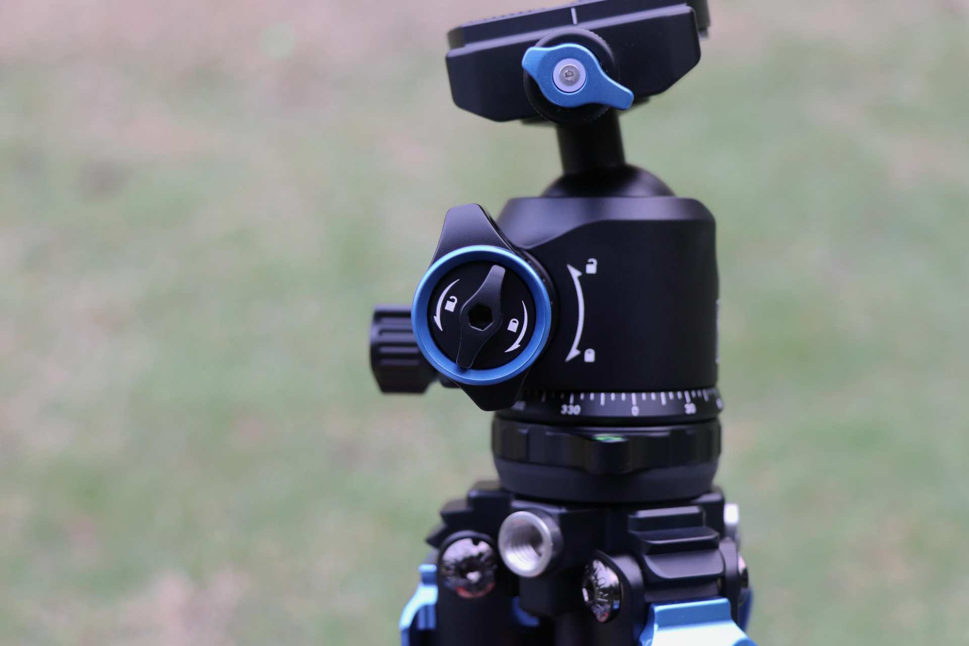 思锐稳定型三脚架套装,思锐迷你三脚架测评