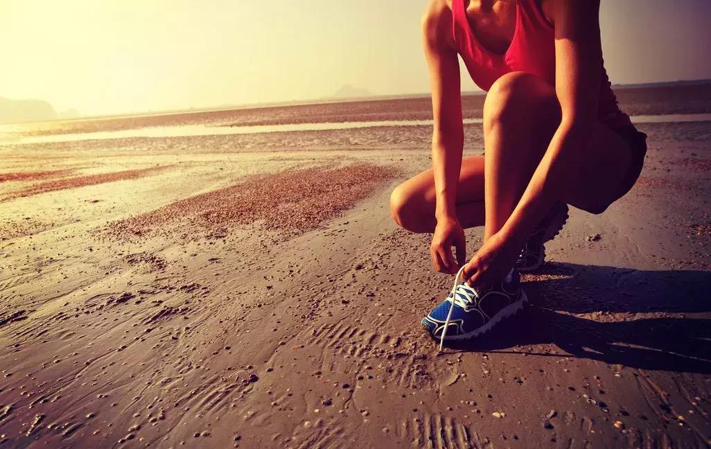 跑步脚步沉重怎么改,跑步时小腿沉重僵硬