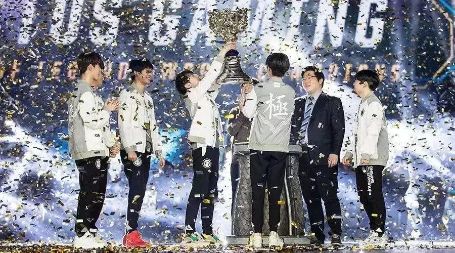 杨超越2019年,回忆2018年的杨超越