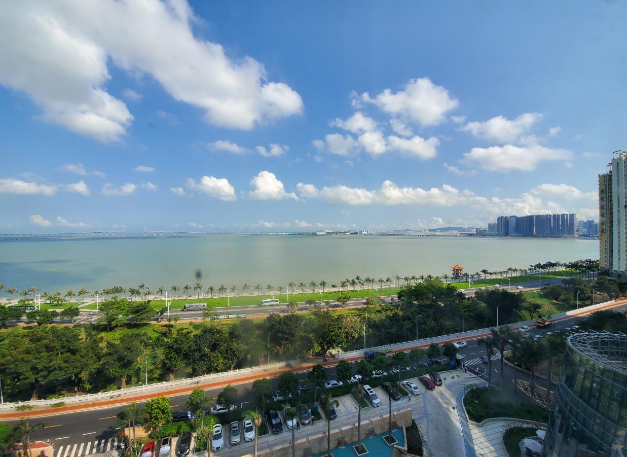 外媒三星galaxys10全系列上手体验,三星galaxys21观影体验