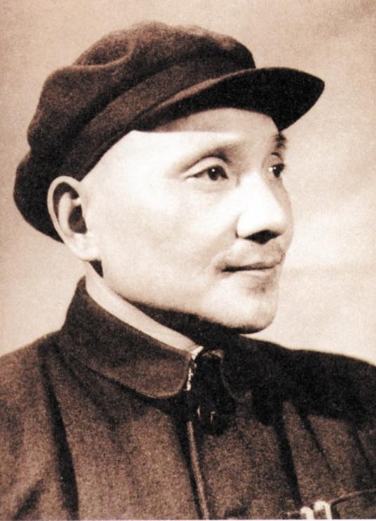 上将张震，78岁时要退休，*小平邓**：比我小10岁，还可以再干一届