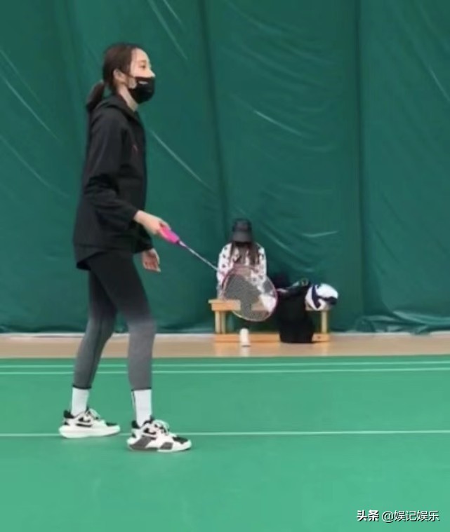 偶遇鹿晗关晓彤穿情侣装吃火锅,偶遇关晓彤和她合影