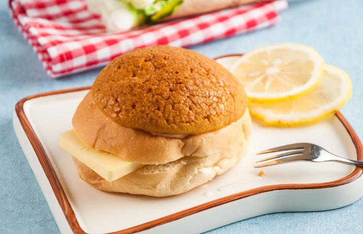 经典港式菠萝油挺肥挺香的 (港式菠萝油正宗做法)