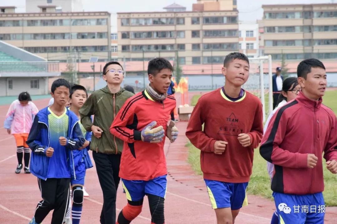 奔跑吧！少年！我州青少年暑期足球篮球训练营开营