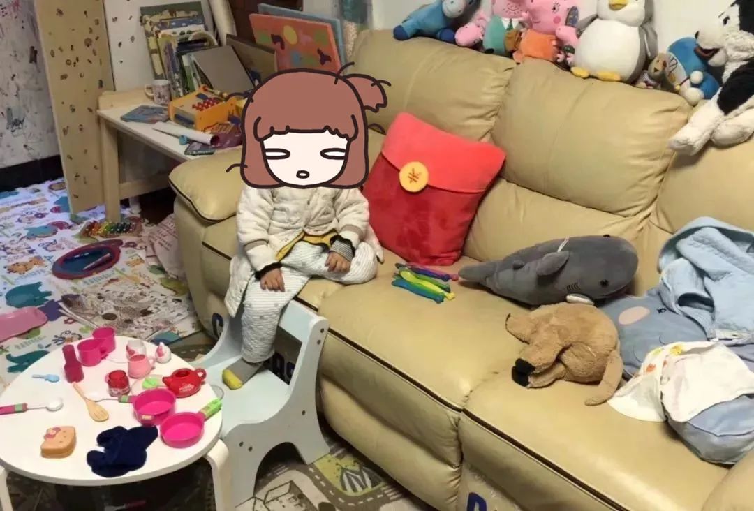 小朋友把超市的桃子扎了个洞,熊孩子把超市桃子扎了个洞