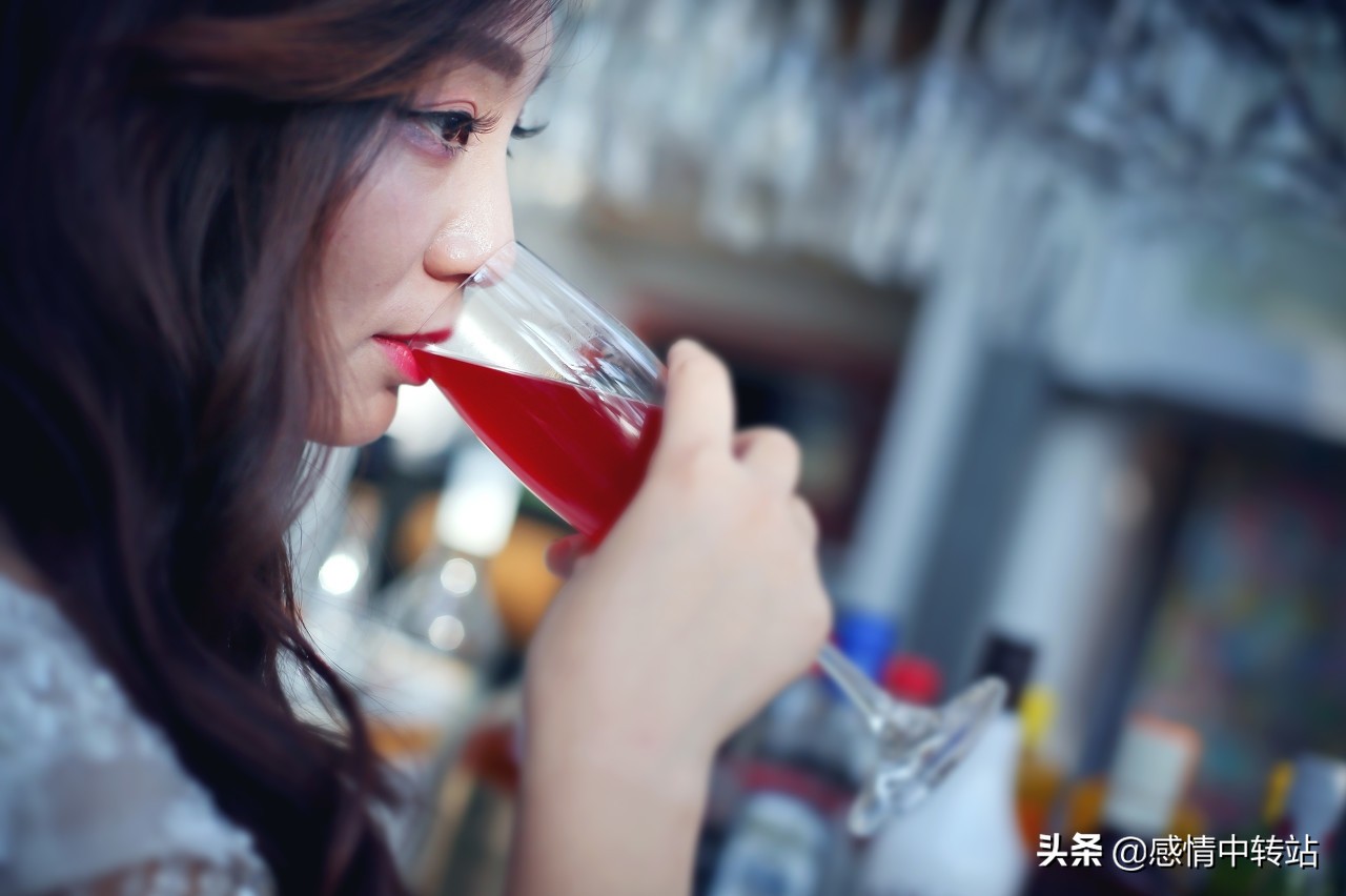 人到中年时常感到迷茫和焦虑,有一种感慨叫人到中年遇到了困境