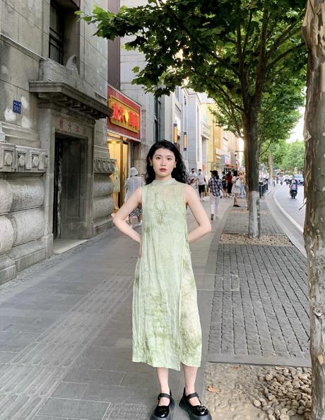 刘浩存同款格子裙 (刘浩存黑色西装灰色百褶裙)