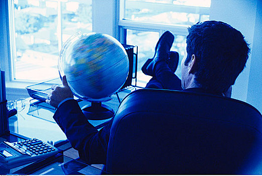 感觉好累只能忍着该怎么回复,特别的迷茫和无助怎么回复