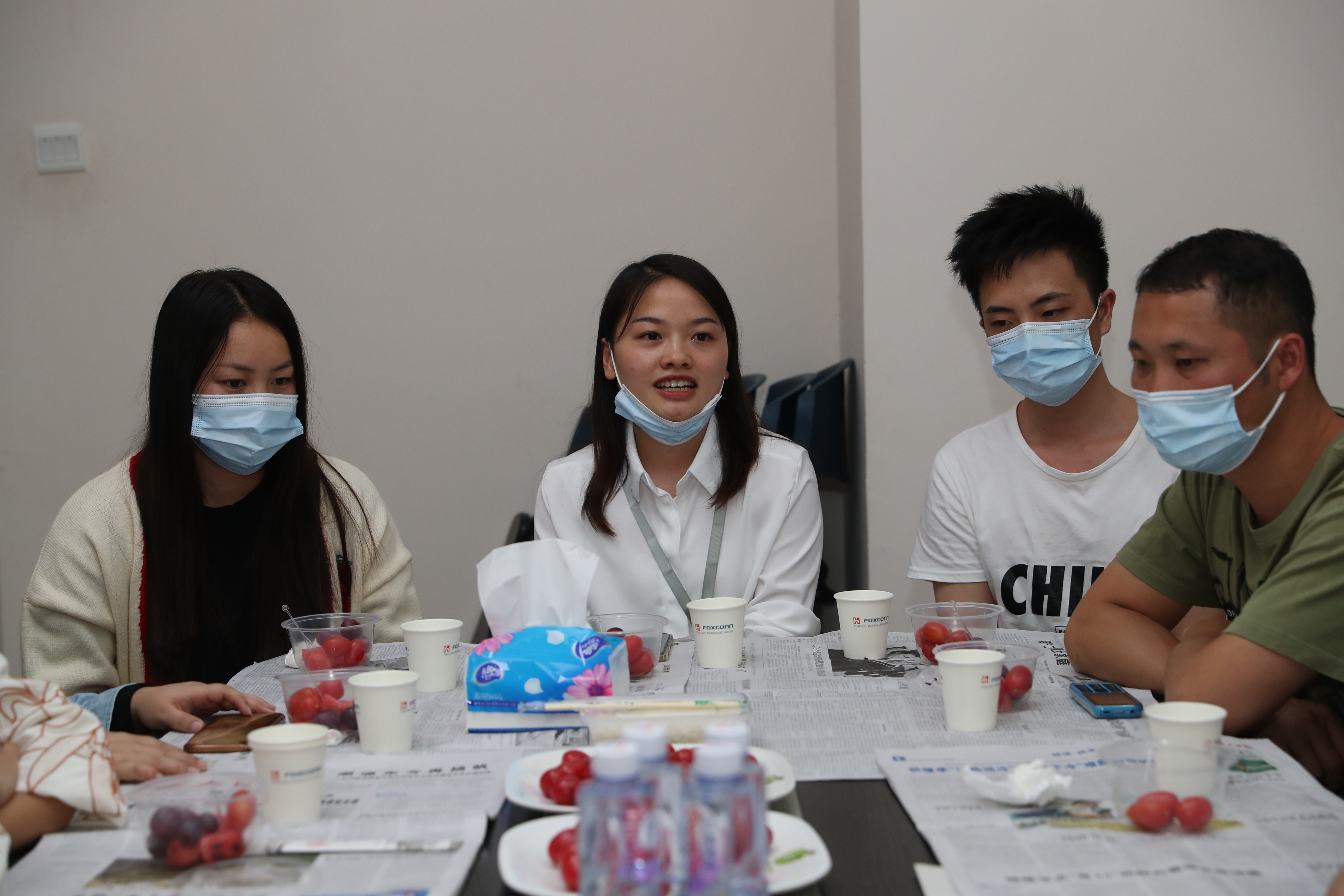 湖南农村贫寒女孩在富士康流水线完成蝶变,把一手烂牌打成王炸