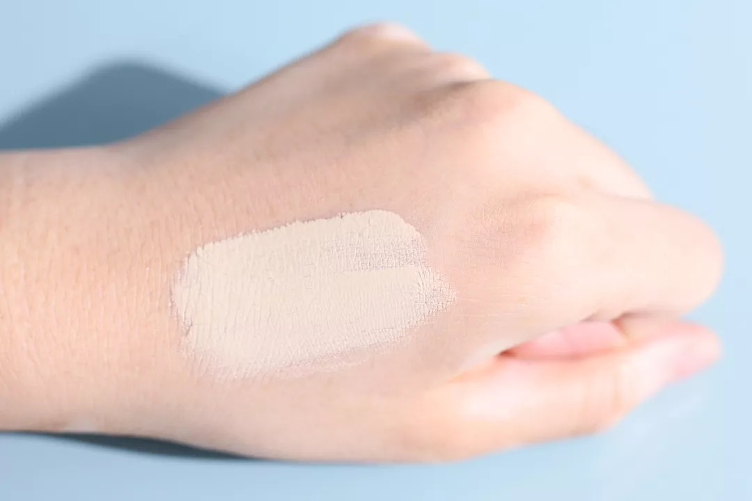 三招教会你选粉底液,干净服帖的bb霜底妆怎么上