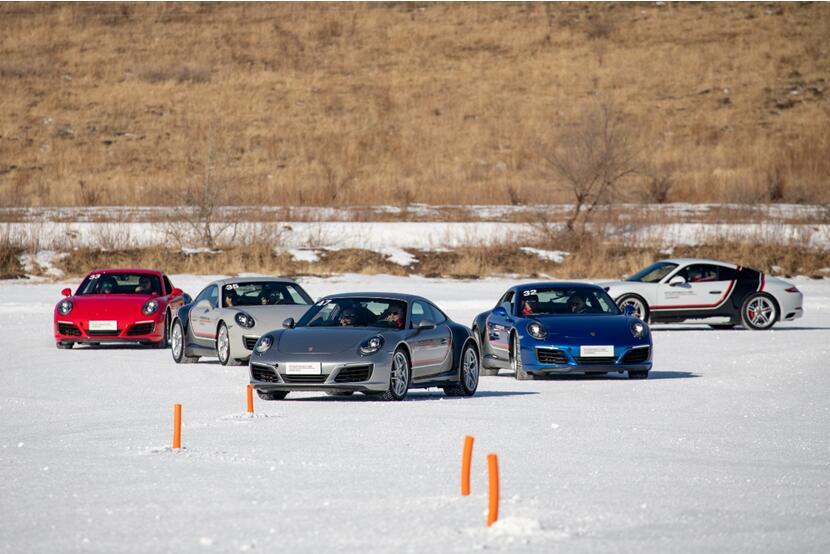 保时捷911turbos漂移,保时捷panamera雪地模式怎么开