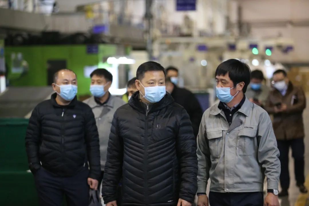 送“礼包”下去，带问题上来！区委书记章曦昨天走访调研这5家企业