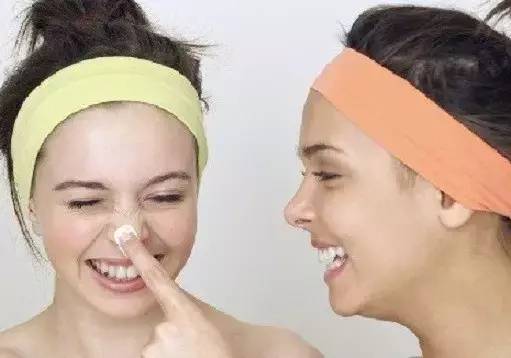 脸颊起皮毛孔粗大怎么护肤,毛孔粗大脸部起皮粗糙怎么改善