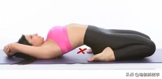 腰疼仰卧时更疼怎么回事,瑜伽体式英雄卧为什么腰会痛