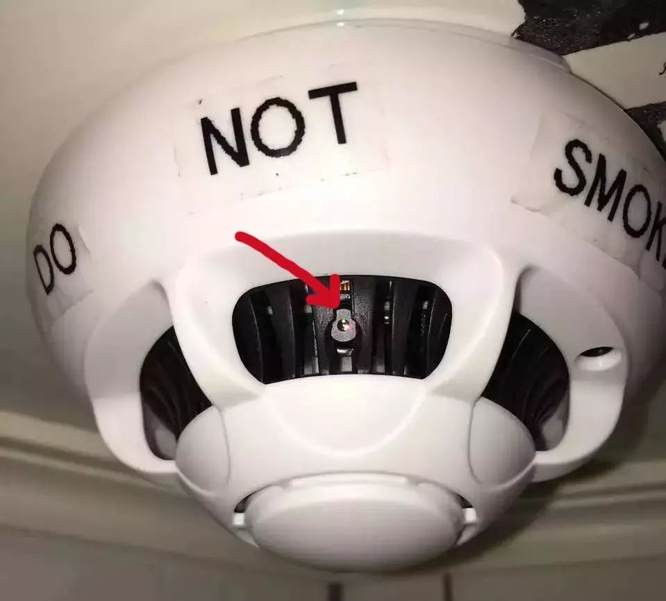 酒店民宿里的*孔摄针机像**，正在直播你的爱情动作片，怎么办？