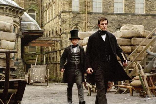 土豆酿烈酒，缝机纺棉服：《纪元1800》中的英格兰各阶层生活