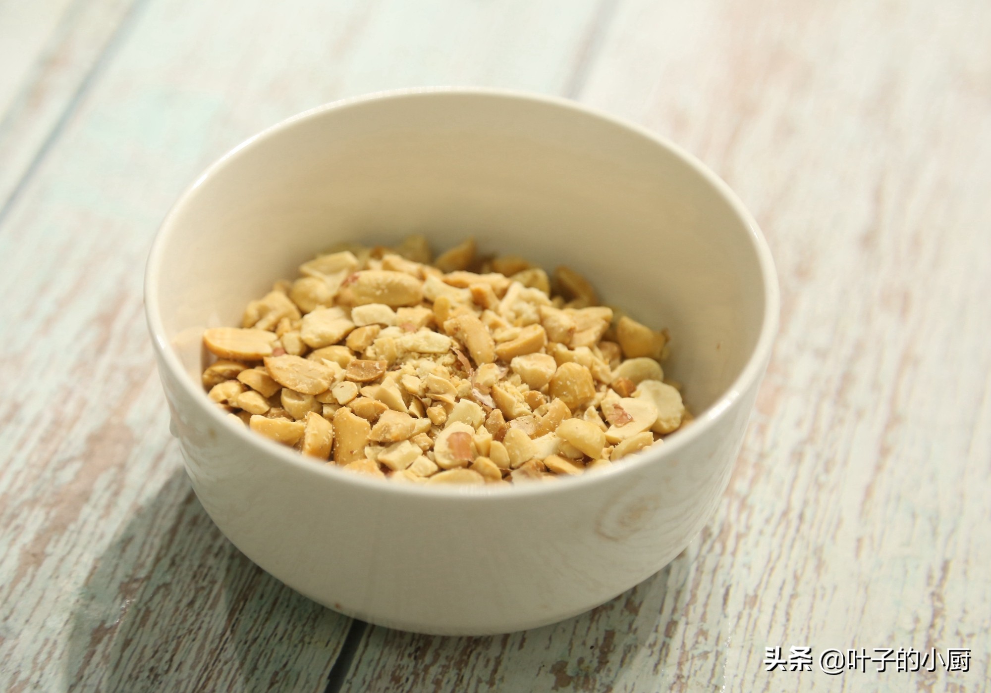 凉拌糖醋凉面怎么做才好吃,两分钟教你凉面做法夏天吃最可口