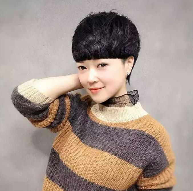 烫头发型女中长发方脸发量多,发量少细软脸窄适合烫的发型