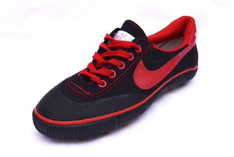 足球鞋买阿迪的还是耐克的好呢,不买阿迪耐克