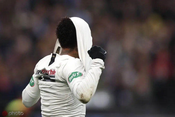 内马尔本赛季表现亮眼,内马尔10大精彩表现