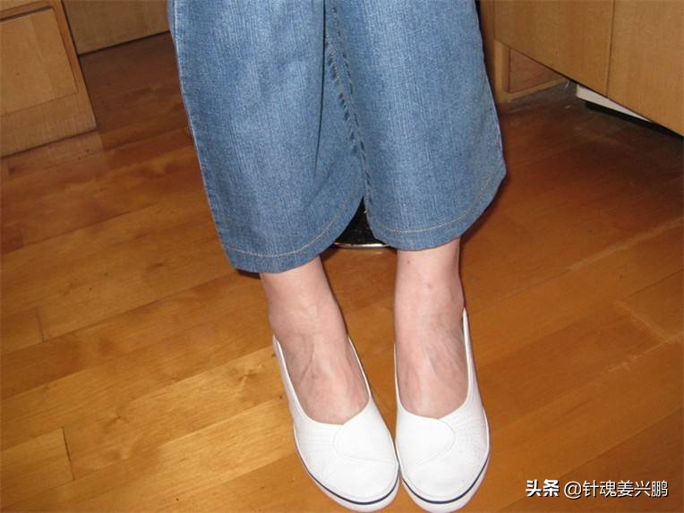 足跟痛走几步会缓解,足跟痛为什么久久难愈