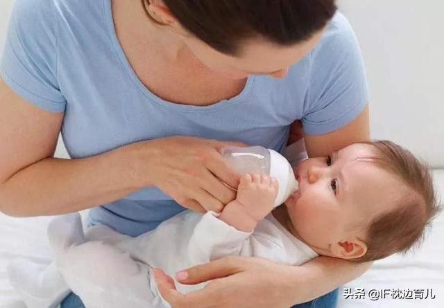 给小孩冲奶粉先放奶粉还是先倒水 (给孩子冲奶粉先倒水还是先放奶粉)