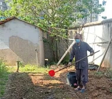 抢抓农时开展农业生产,农民纷纷抢抓春耕生产有利时机