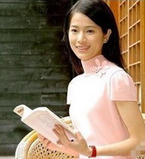 央视白岩松：被自杀拒天价死守央视，今又因国籍风波“败”给儿子