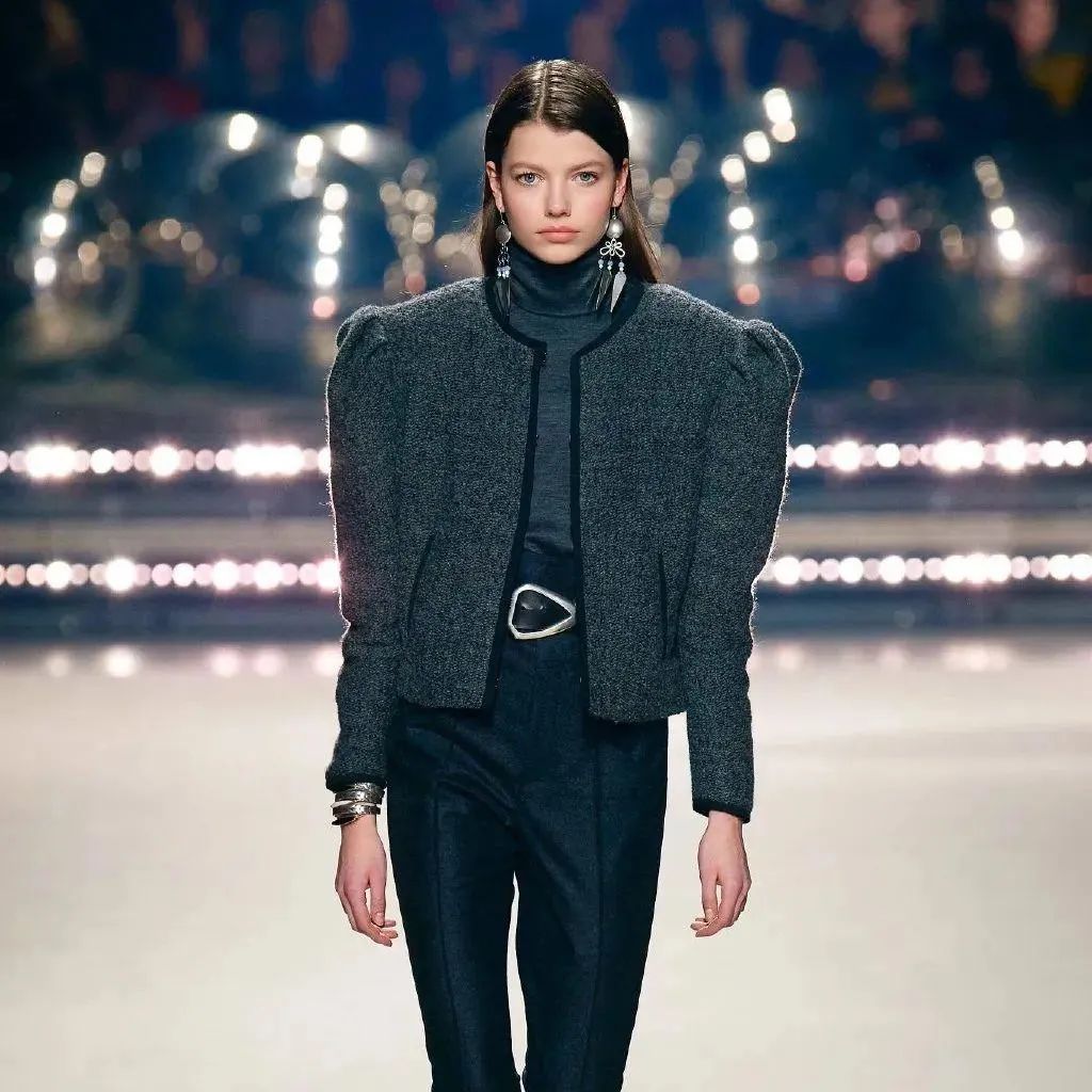 如何穿搭不会显头大,头大如何穿搭显高