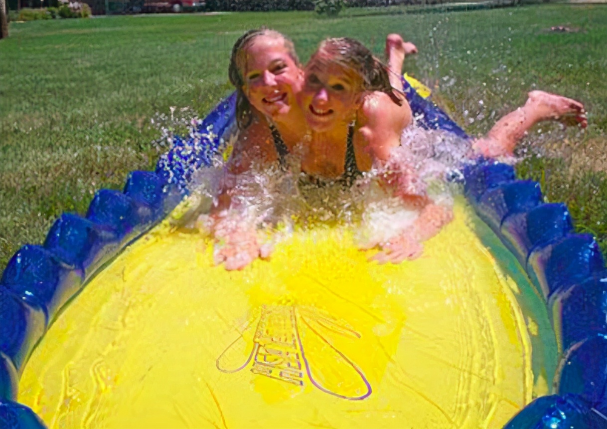 美国居民轻松捕获双头蛇，原因有些搞笑，两个头在争夺身体控制权