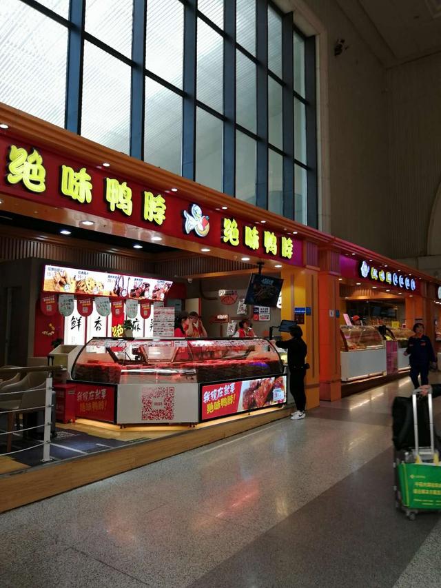 湖北周黑鸭鸭脖,湖北周黑鸭小胡鸭