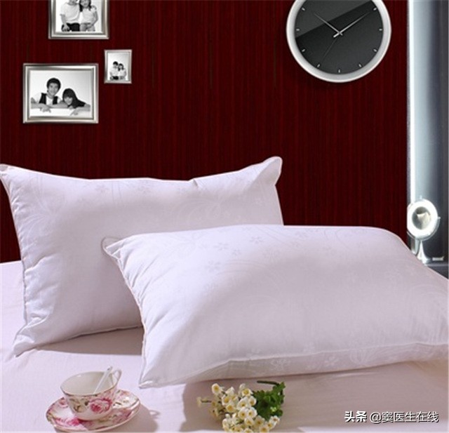 后背肩胛骨一直疼是什么原因,肩胛骨缝痛后背发凉僵硬