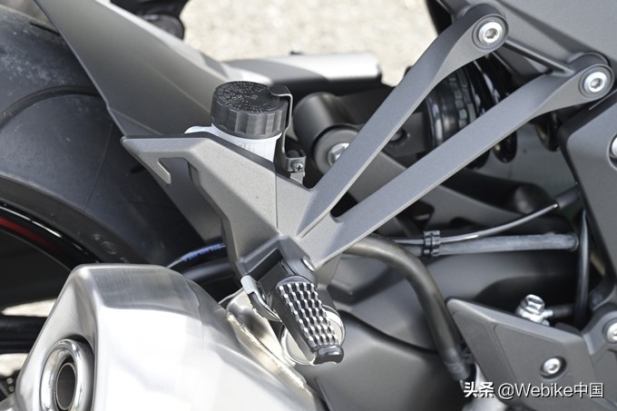 测评川崎zrx1200视频,川崎z1000和宝马s1000r选哪个