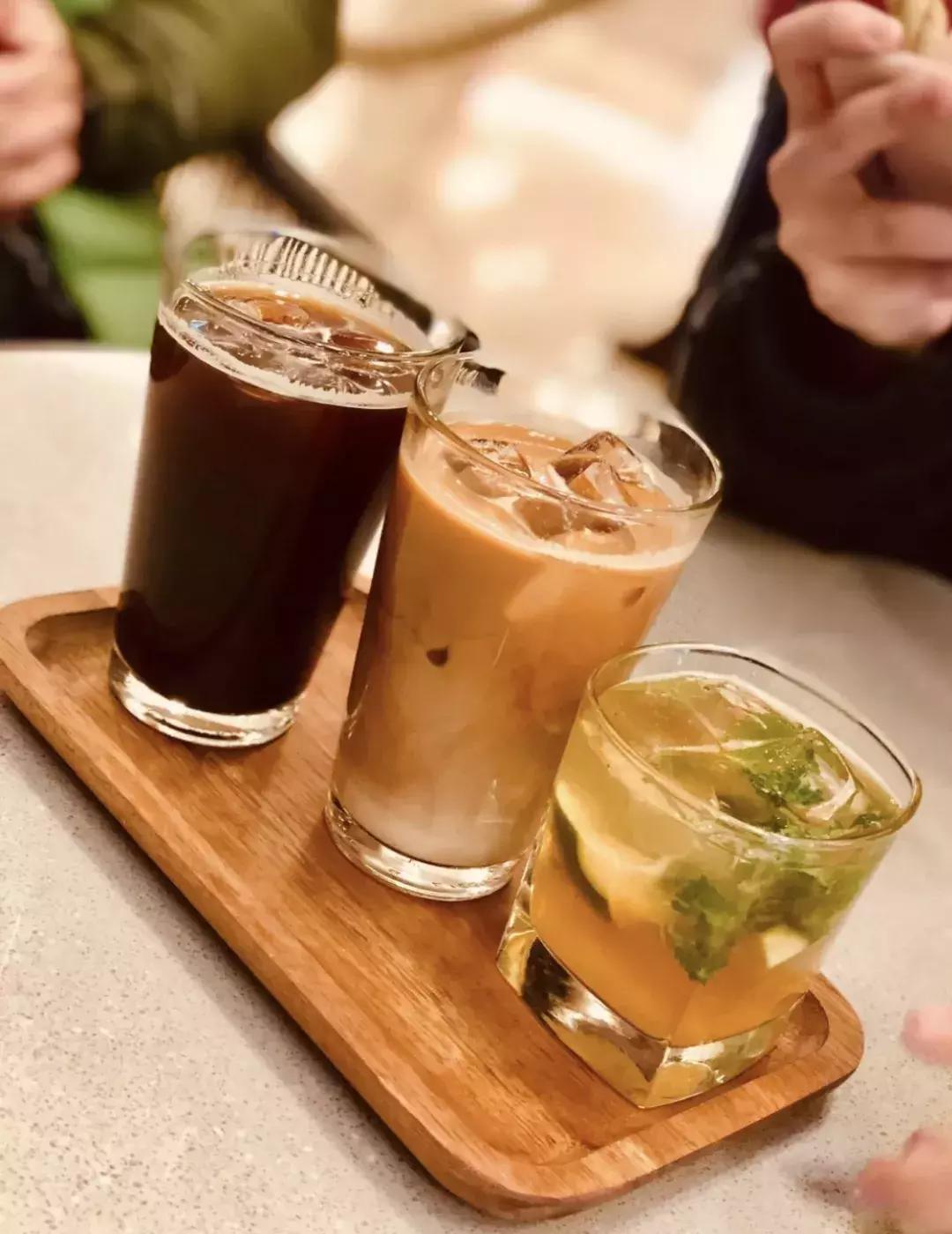 星巴克什么时候成高级餐厅了,星巴克开餐厅