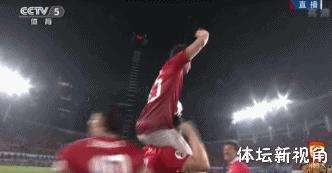 广州恒大vs上海上港赛后球迷庆祝,广州恒大致敬孔卡