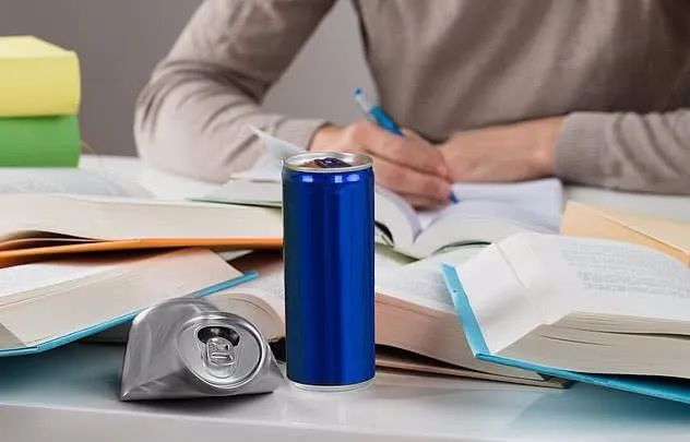 出汗多喝运动饮料,出汗多适合喝什么运动饮料