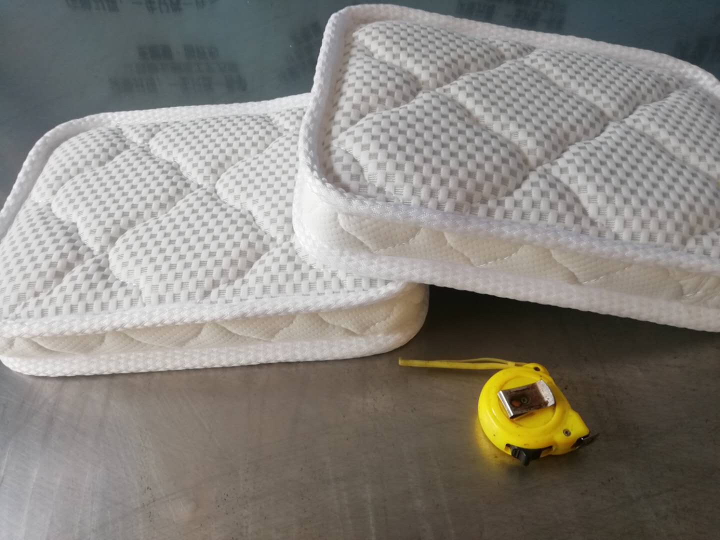 床垫厚度测量标准方法,标准床垫尺寸长短误差多少算合格