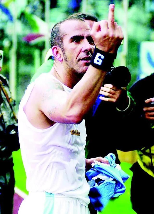 足球场上的坏小子,足坛坏小子第一名