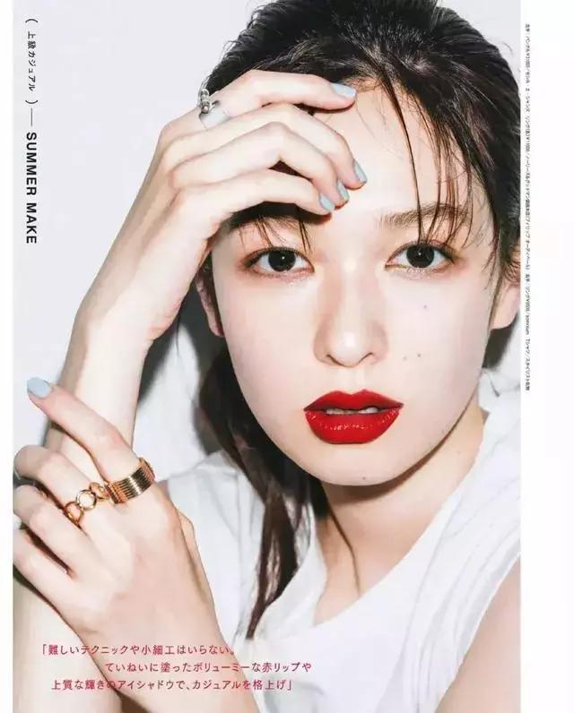 2018年冬季最流行的颜色，“红梨色”显得尤为突出，呼声很高