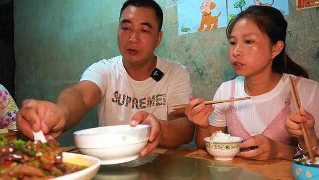 农村主妇成千万网红，被央视点名的“蜀中桃子姐”，到底凭什么？