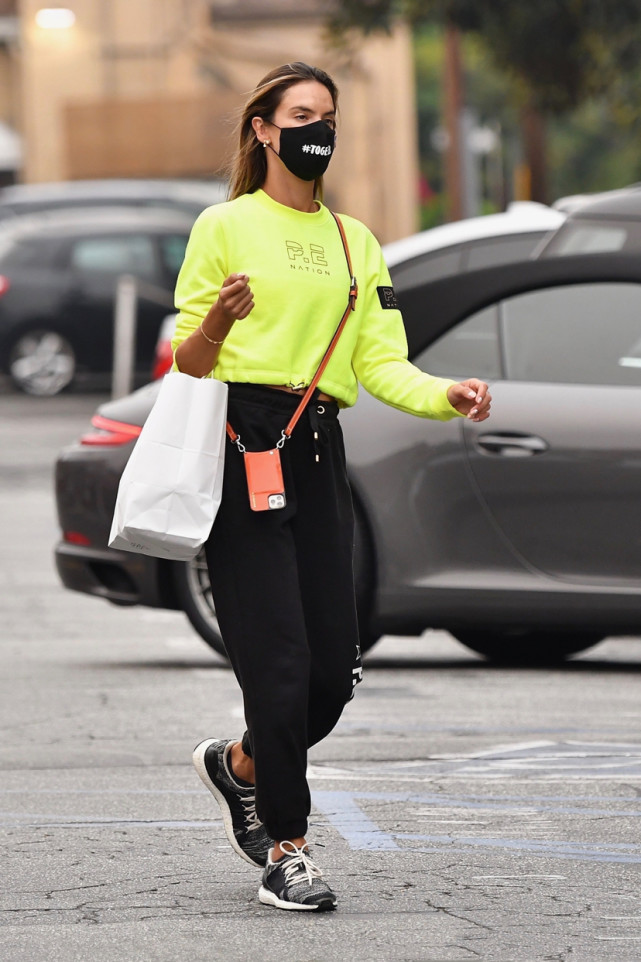 超模安布罗休写真,巴西超模亚历山大安布罗休写真