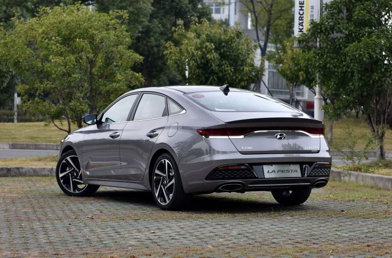 想撩妹的表现有哪些,想撩妹一定要学会骑摩托车