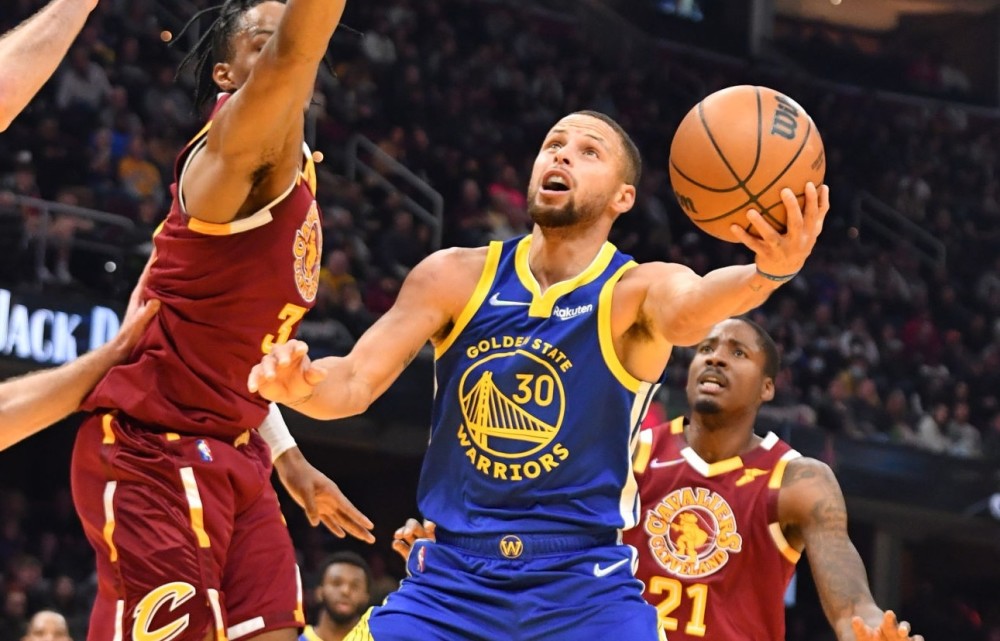 历史第一人库里,库里第一个总冠军