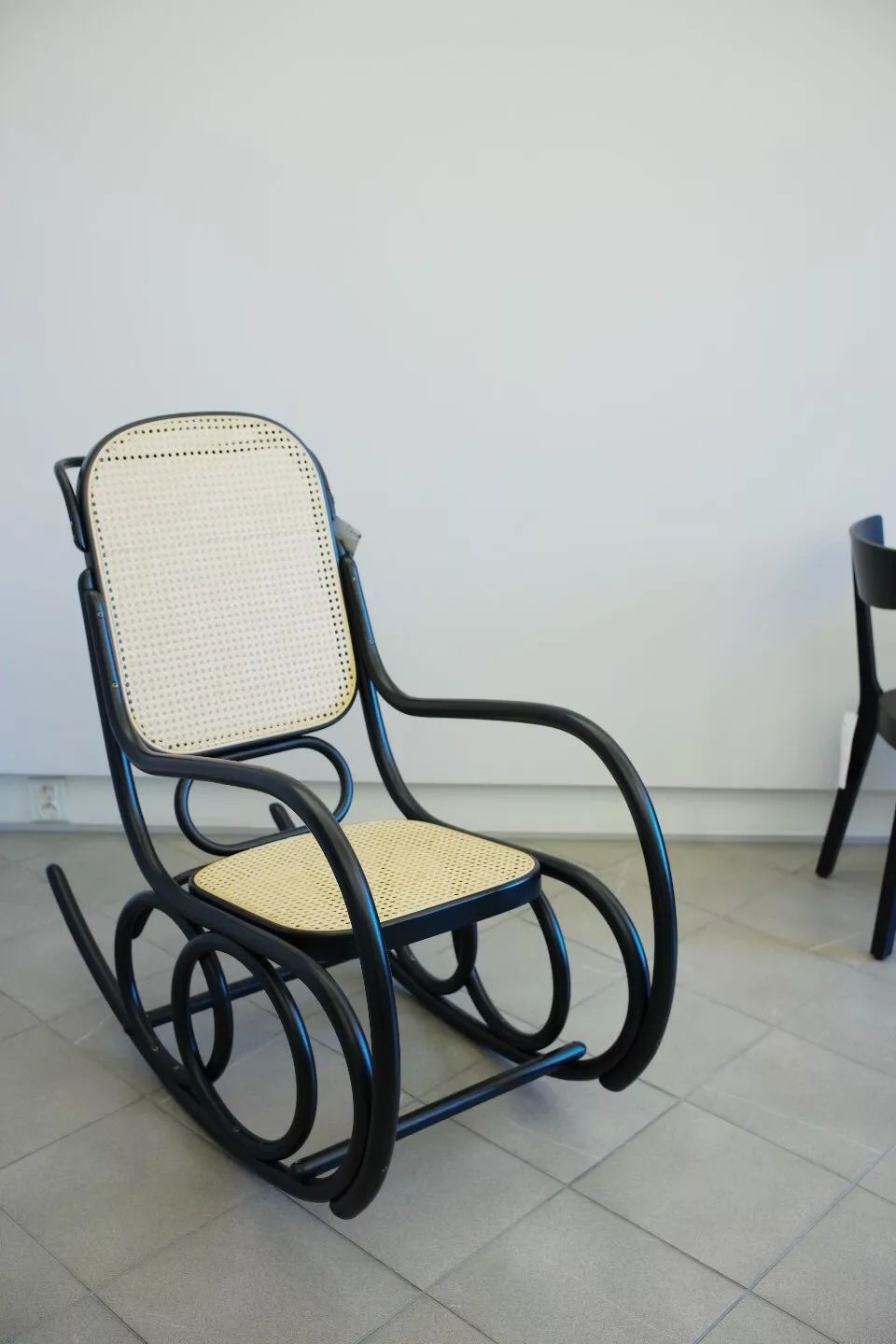 探访TON工厂看经典椅子背后的故事|疯狂24h我们去捷克干了啥？